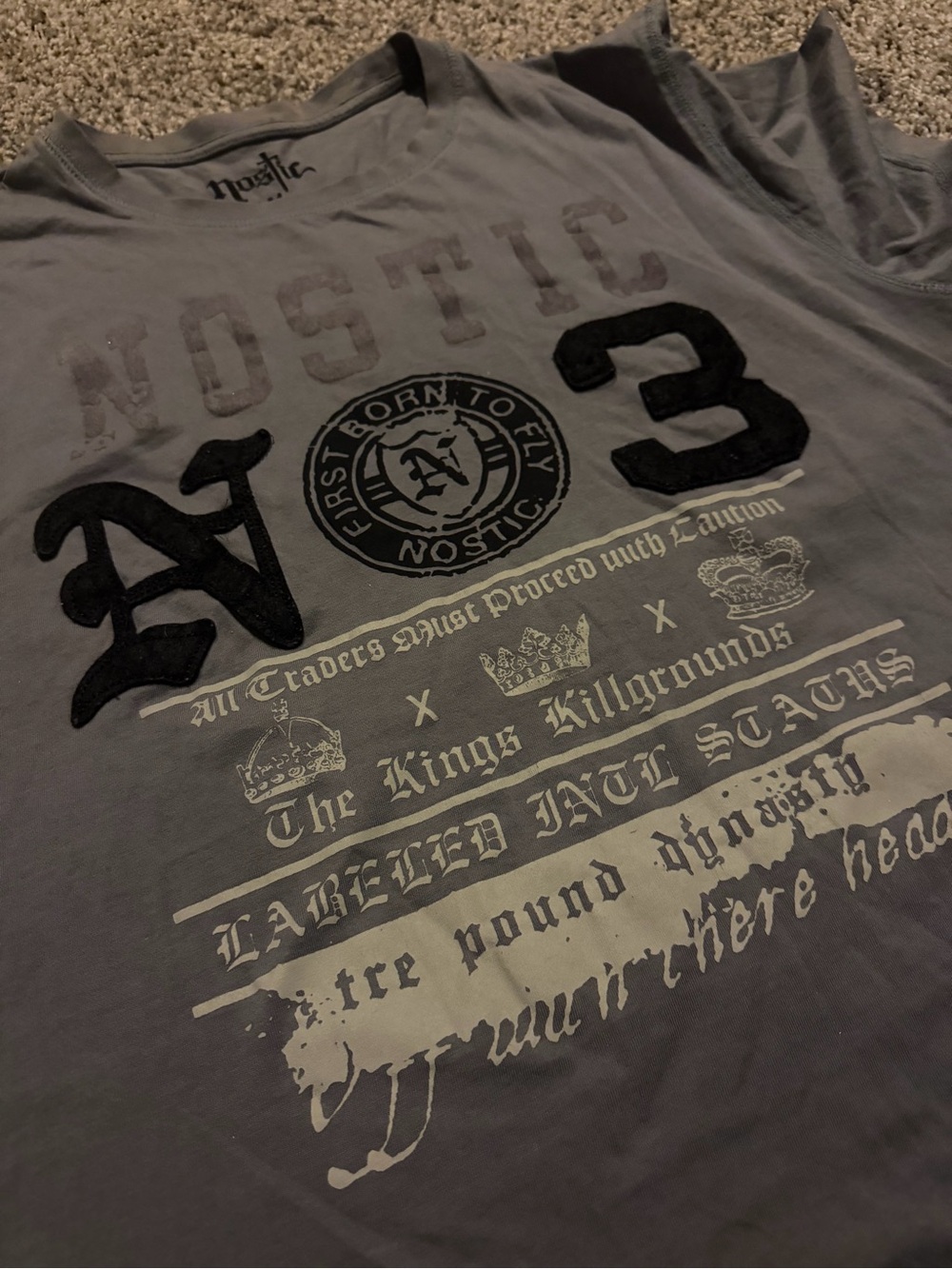 NOSTIC Gray Graphic Men’s Shirt - Vintage Athletic Print